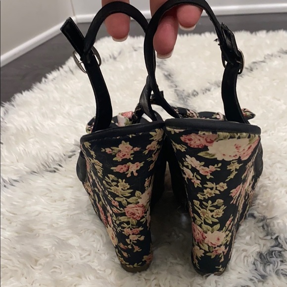 Peep Toe Floral Wedge Platforms - Picture 4 of 4
